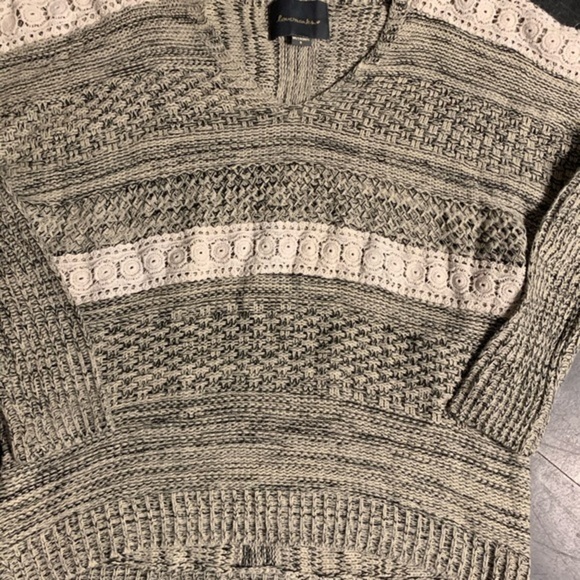 Medium Gray Cream Knit Sweater - Picture 3 of 3